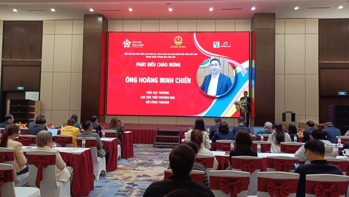 Ông Hoàng Minh Chiến, Phó Cục trưởng Cục Xúc tiến thương mại phát biểu khai mạc Diễn đàn.