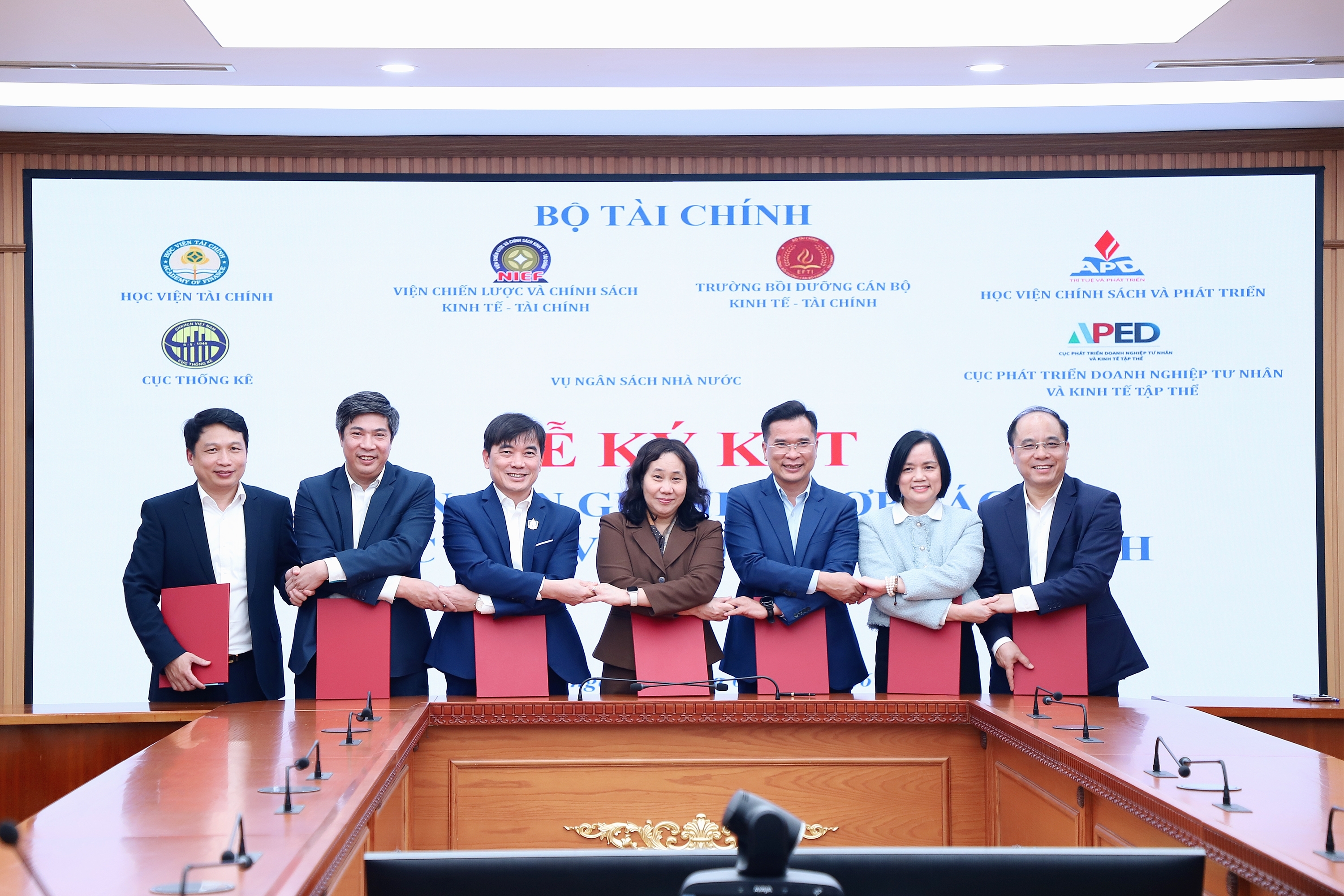 7 đơn vị ngành Tài chính ký kết hợp tác chiến lược về khoa học và đào tạo