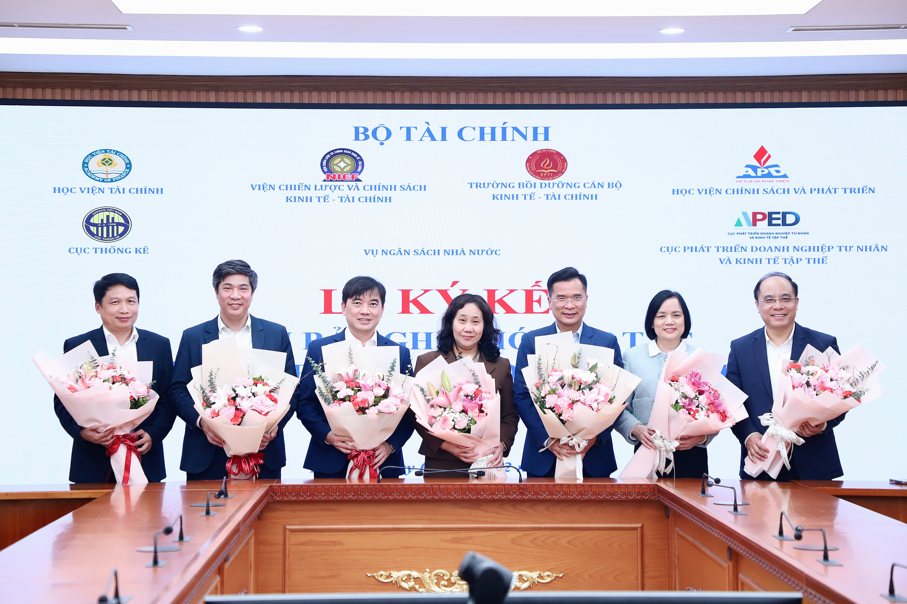 7 đơn vị ngành Tài chính ký kết hợp tác chiến lược về khoa học và đào tạo