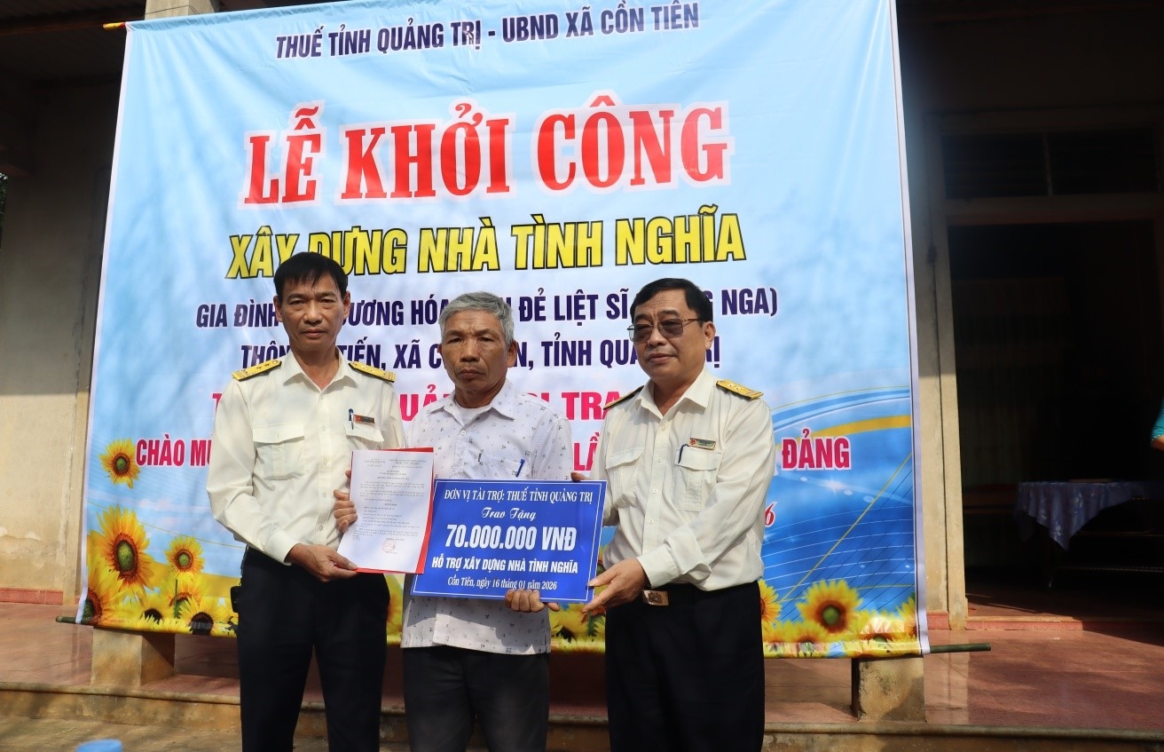 Thuế tỉnh Quảng Trị hỗ trợ xây nhà tình nghĩa cho gia đình chính sách
