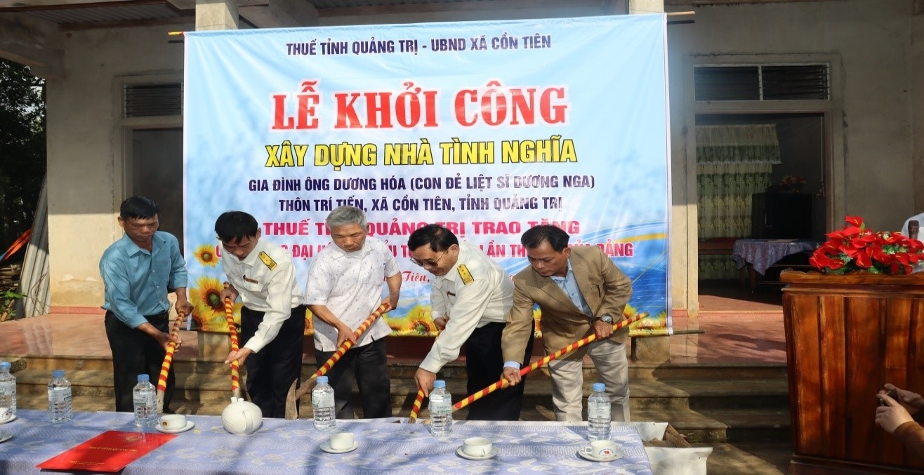 Thuế tỉnh Quảng Trị hỗ trợ xây nhà tình nghĩa cho gia đình chính sách