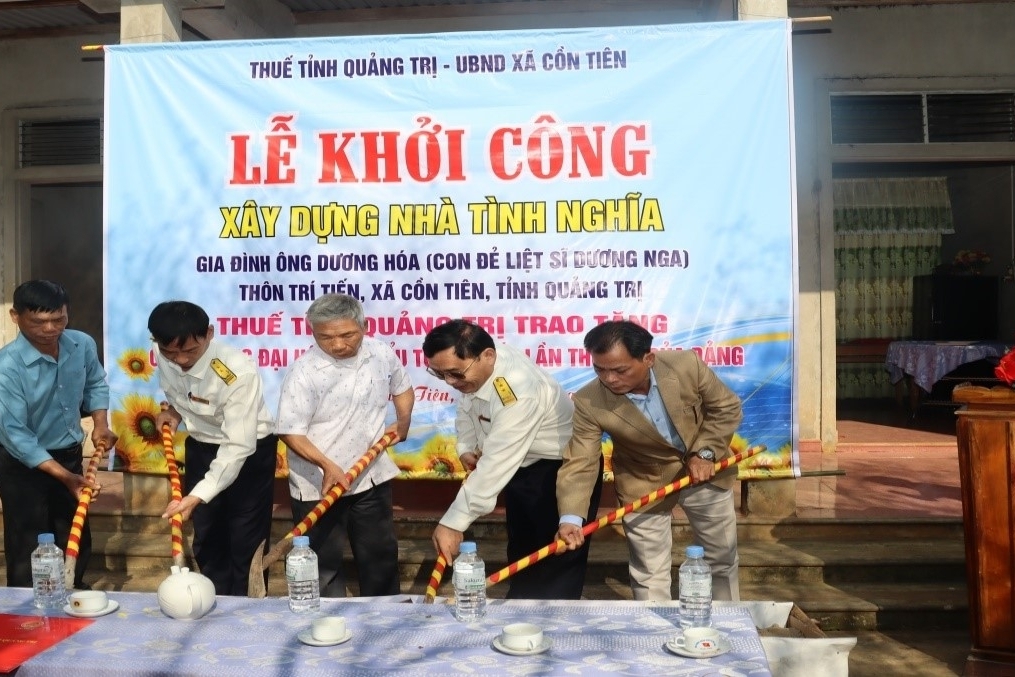 Thuế tỉnh Quảng Trị hỗ trợ xây nhà tình nghĩa cho gia đình chính sách