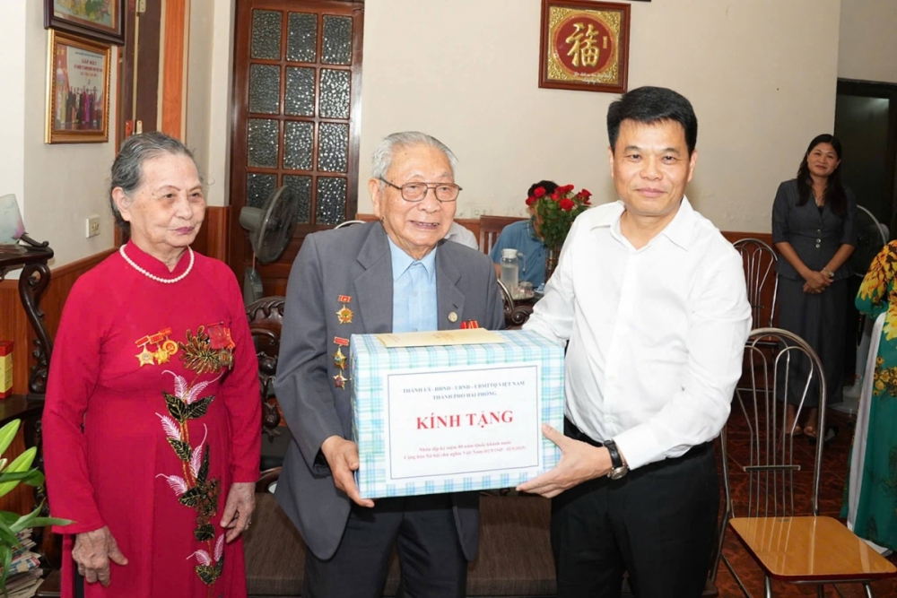 Nhiều địa phương tăng mức tặng quà người có công dịp Tết Nguyên đán