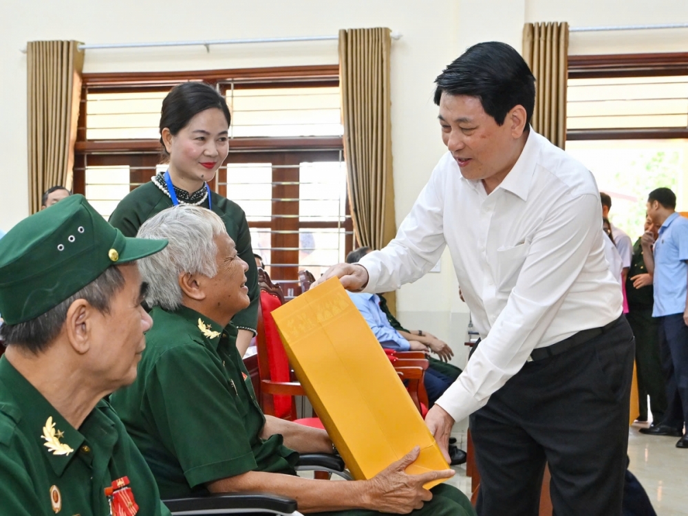 Nhiều địa phương tăng mức tặng quà người có công dịp Tết Nguyên đán