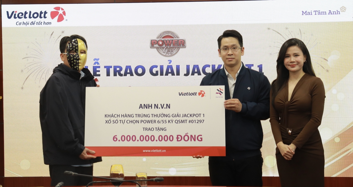 Vietlott trao giải thưởng hơn 257 tỉ đồng cho doanh nhân có thói quen mua vé số lạ Vietlott trao giải thưởng hơn 257 tỉ đồng cho doanh nhân có thói quen mua vé số lạ