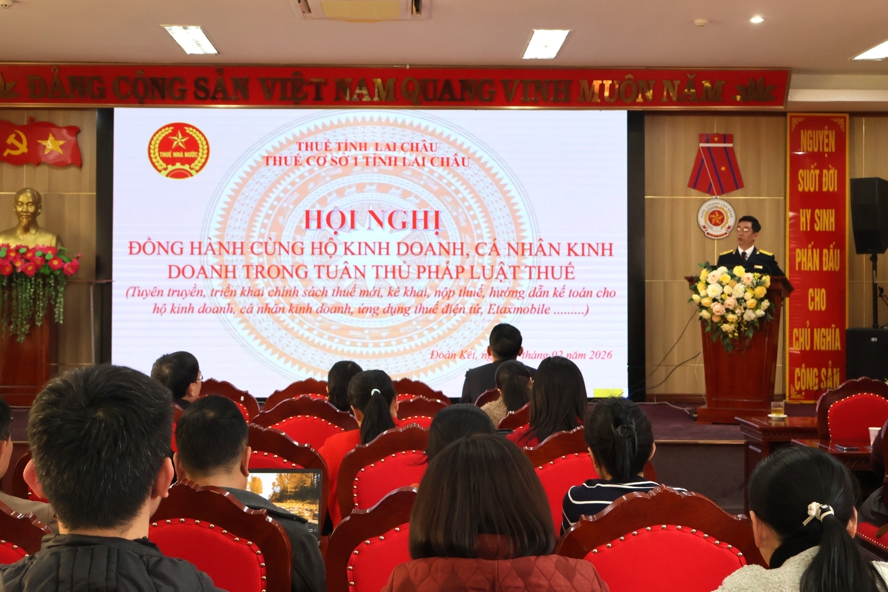 Đồng hành cùng hộ kinh doanh: Thuế cơ sở 1 Lai Châu chủ động tháo gỡ vướng mắc