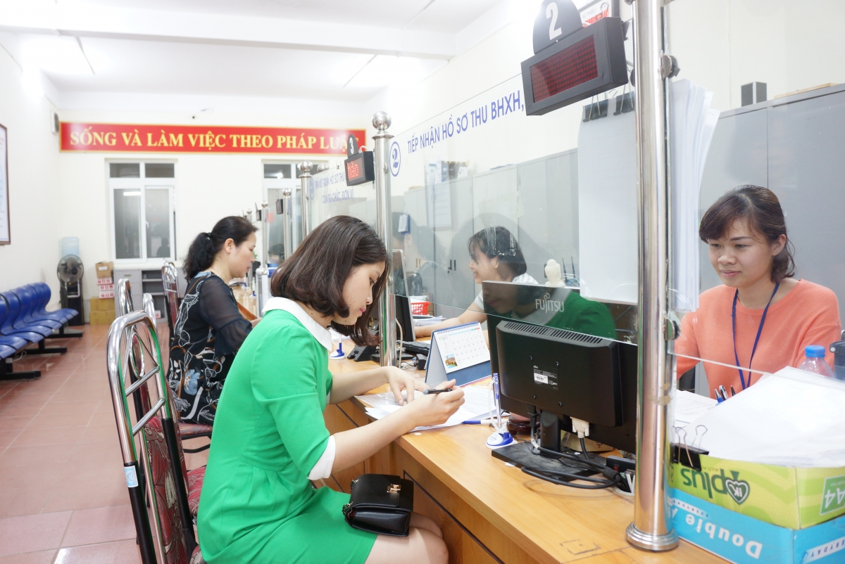 Đẩy mạnh cải cách hành chính, cắt giảm tối đa thủ tục, chi phí tuân thủ của người dân, doanh nghiệp Đẩy mạnh cải cách hành chính, cắt giảm tối đa thủ tục, chi phí tuân thủ của người dân, doanh nghiệp