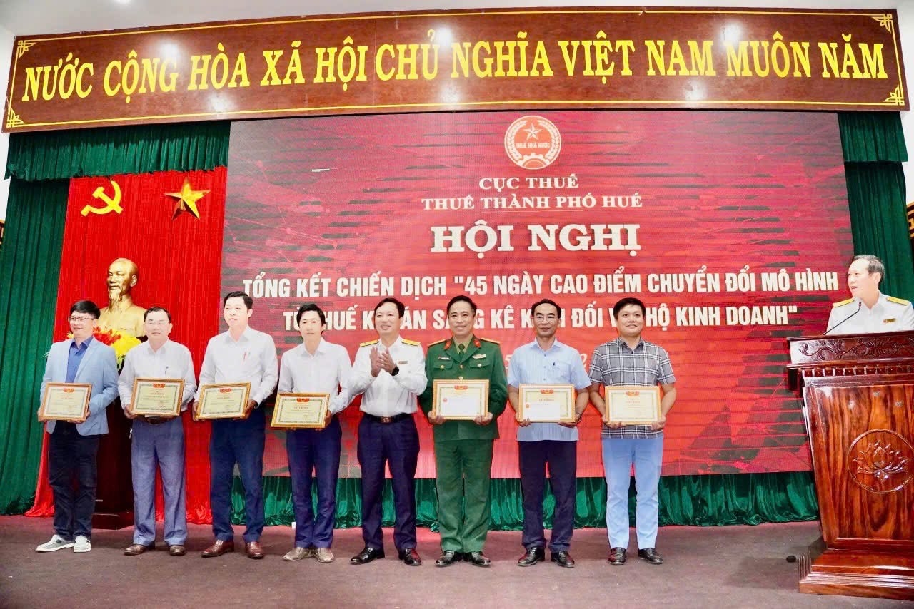 Thuế TP. Huế tổng kết Chiến dịch 45 ngày cao điểm chuyển đổi từ thuế khoán sang kê khai