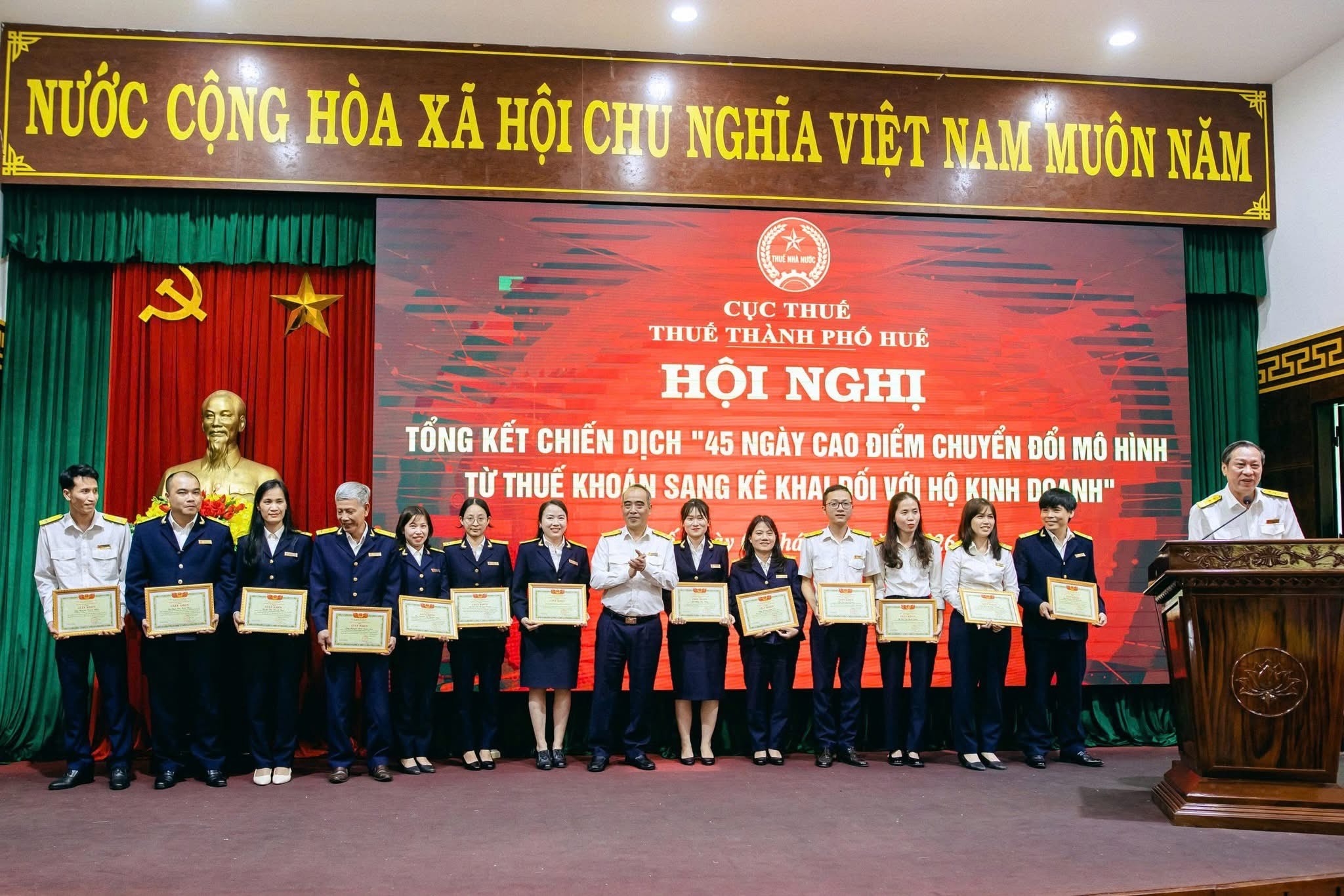 Thuế TP. Huế tổng kết Chiến dịch 45 ngày cao điểm chuyển đổi từ thuế khoán sang kê khai