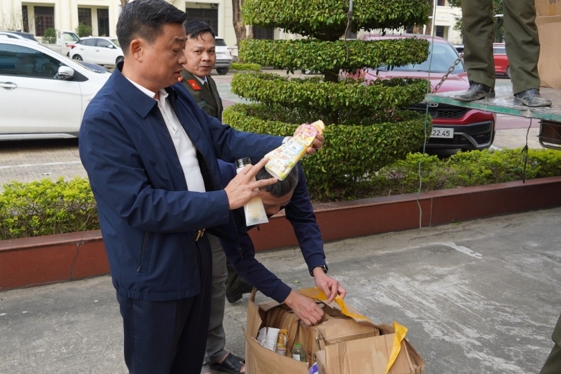 Phó Thủ tướng gửi Thư khen lực lượng triệt phá đường dây mua, bán qua mạng 25 tấn mỹ phẩm