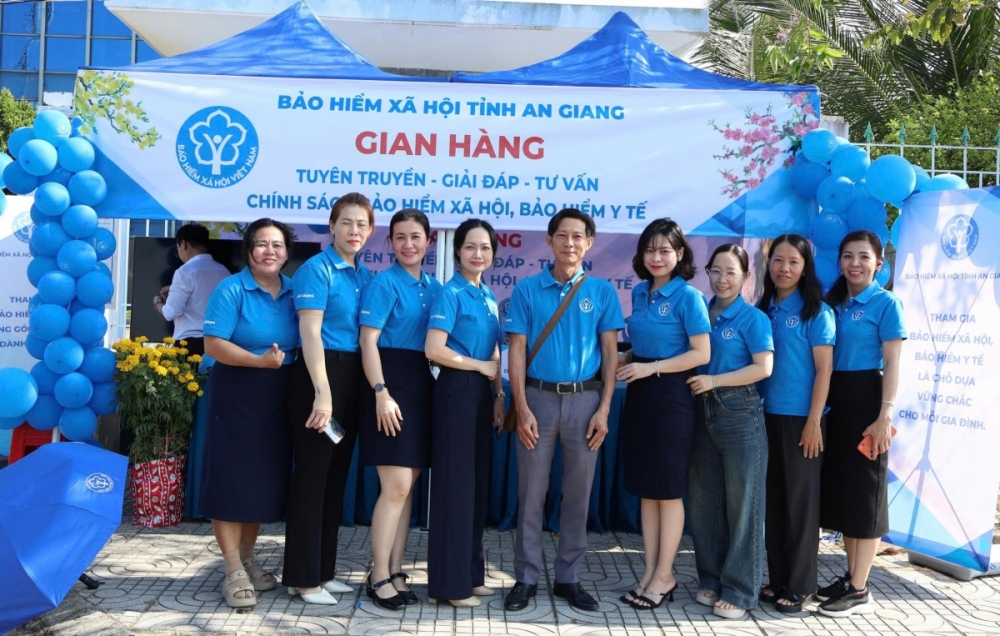 An Giang: Tổ chức gian hàng an sinh tư vấn chính sách cho người dân dịp Tết