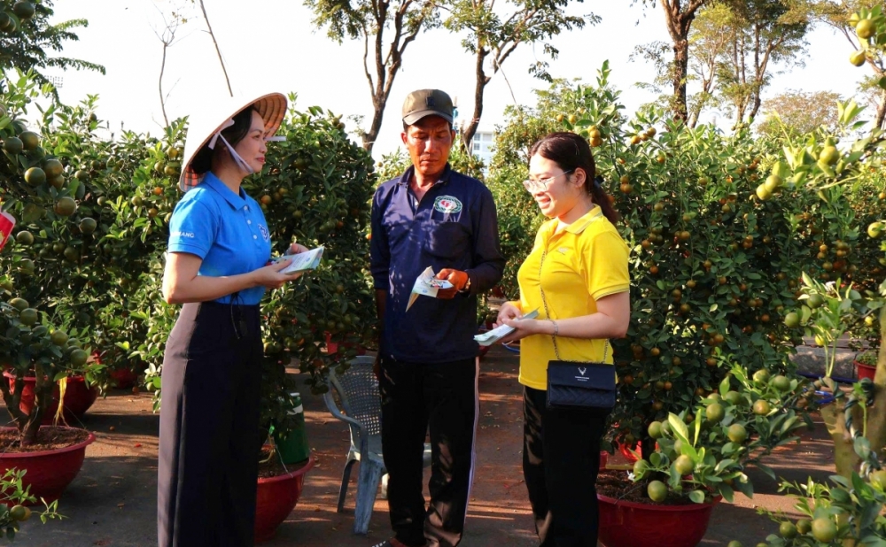 An Giang: Tổ chức gian hàng an sinh tư vấn chính sách cho người dân dịp Tết