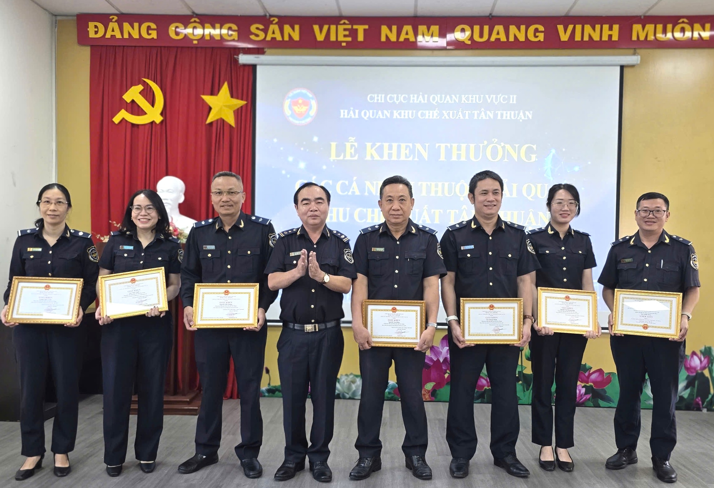 Hải quan khu chế xuất Tân Thuận: Tạo thuận lợi, quản lý hiệu quả hoạt động gia công, sản xuất xuất khẩu