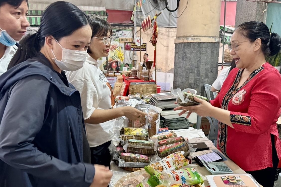 Gìn giữ phong vị Tết Việt giữa lòng thành phố