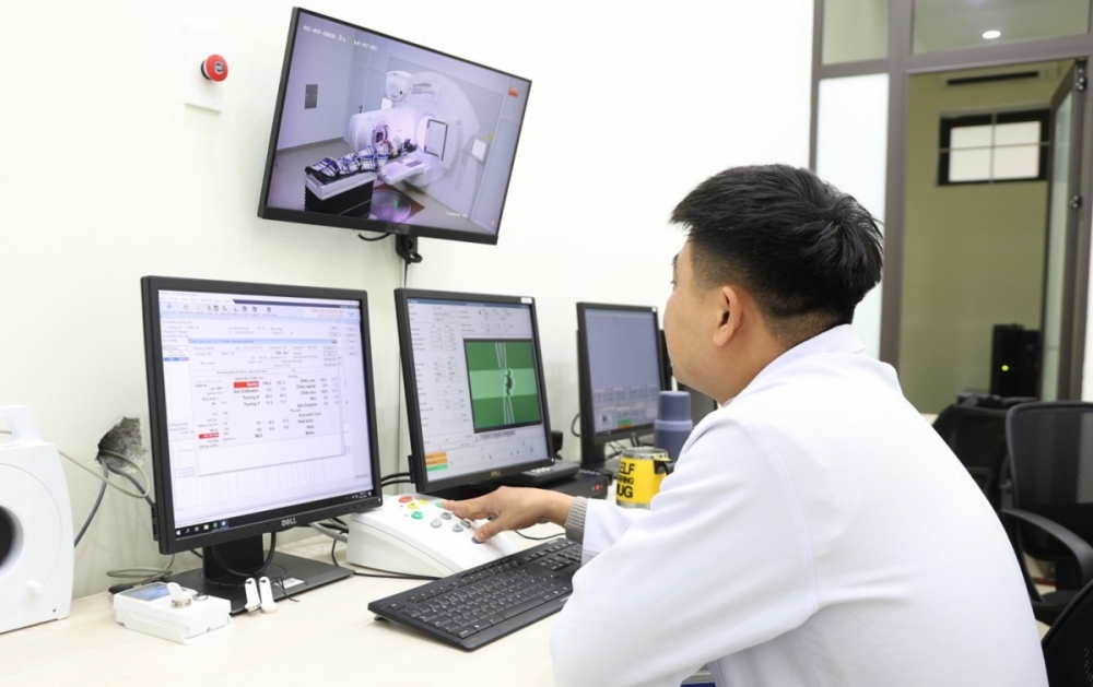 Thể chế y tế - nền tảng chính sách, lấy con người làm trung tâm