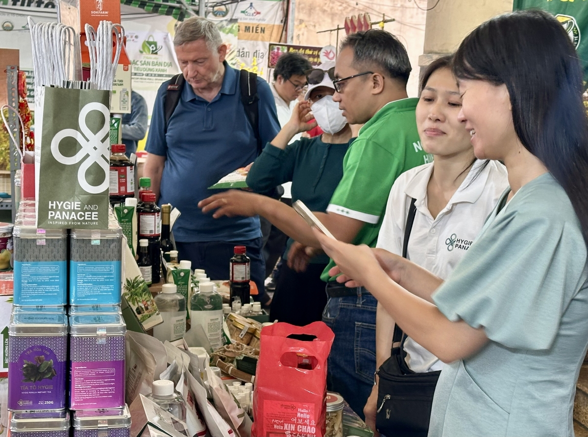 Gìn giữ phong vị Tết Việt giữa lòng thành phố