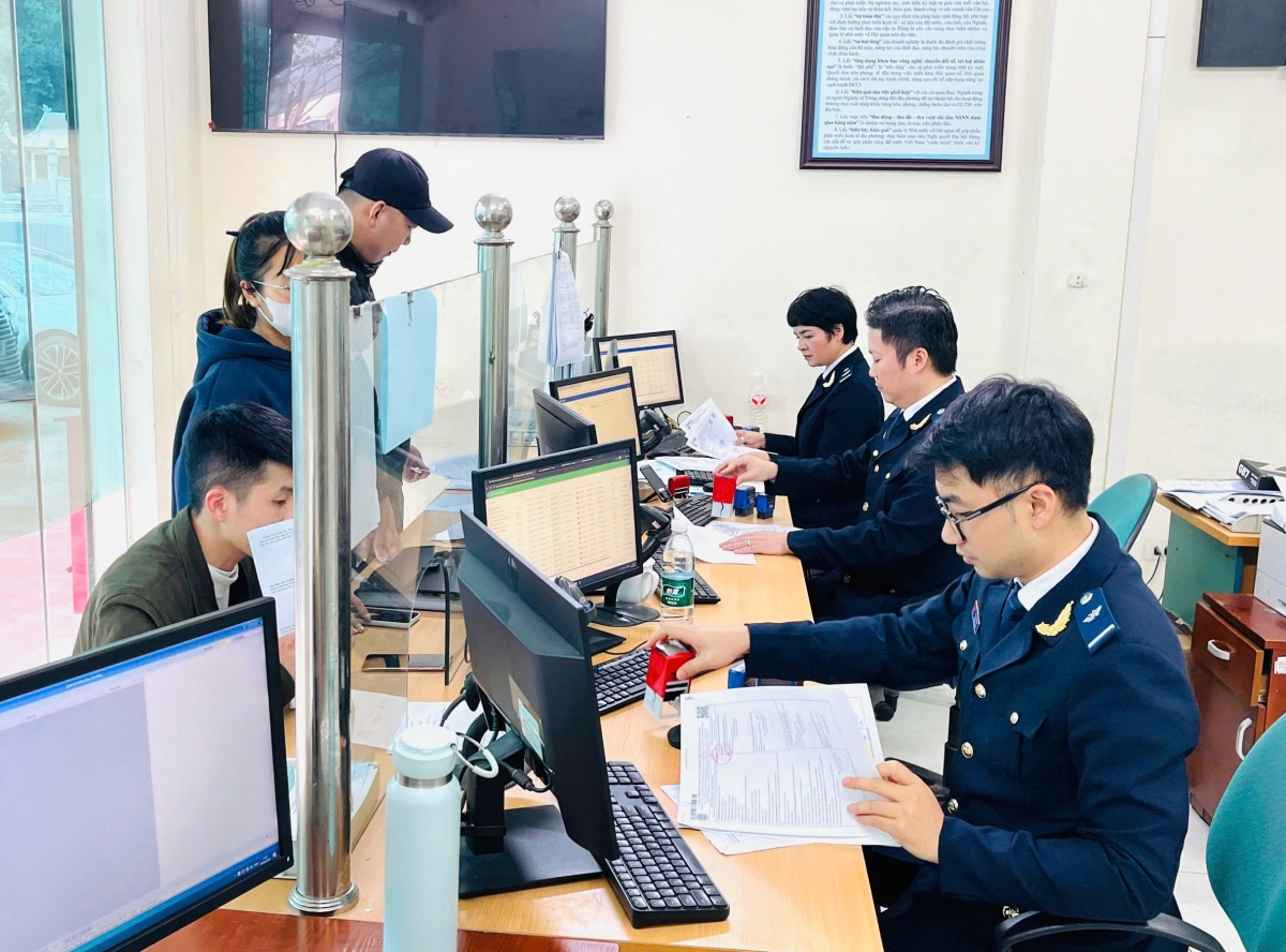 Hải quan nỗ lực thông quan, không để xảy ra ùn tắc tại các cửa khẩu trong dịp Tết