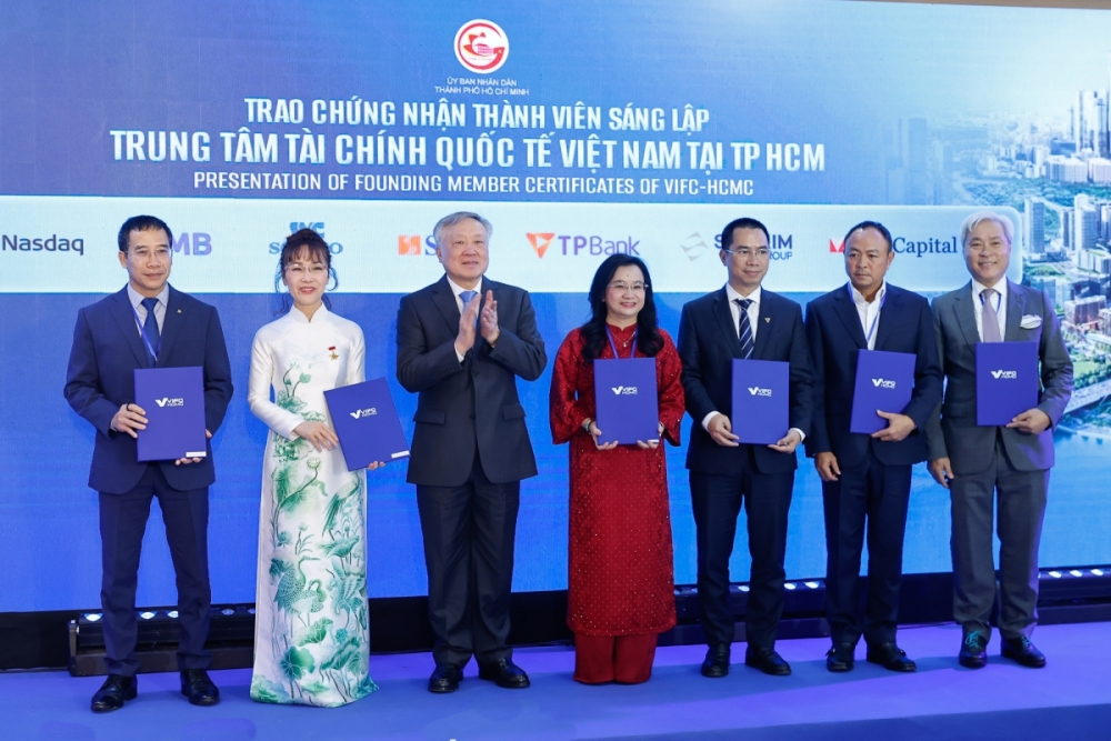 7 thành viên sáng lập gồm là các Tập đoàn tài chính lớn được trao chứng nhận cam kết sáng nay 7 thành viên sáng lập gồm là các Tập đoàn tài chính lớn được trao chứng nhận cam kết sáng nay