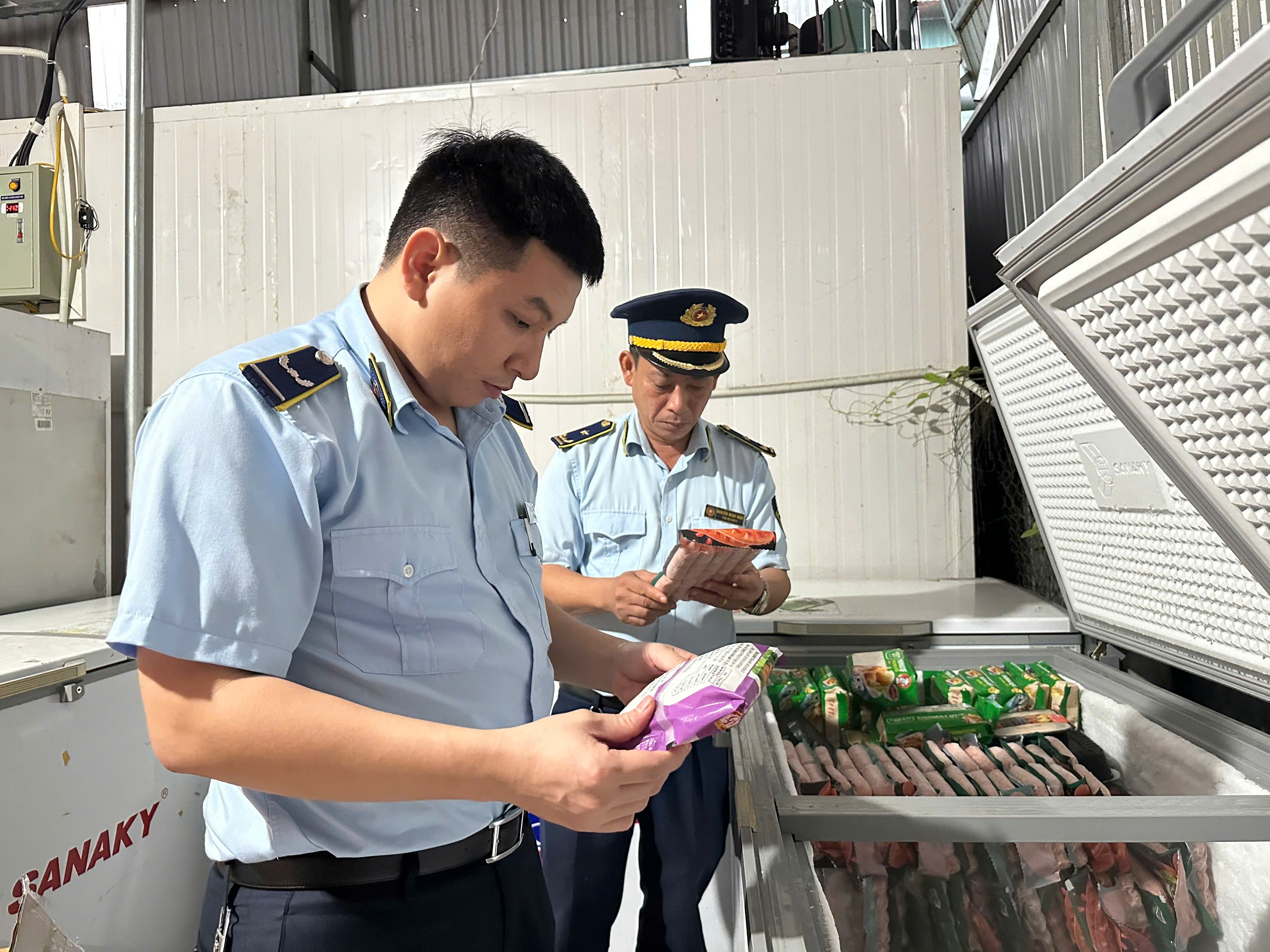 Chủ động kiểm soát thị trường từ đô thị, chợ truyền thống đến vùng biên dịp Tết