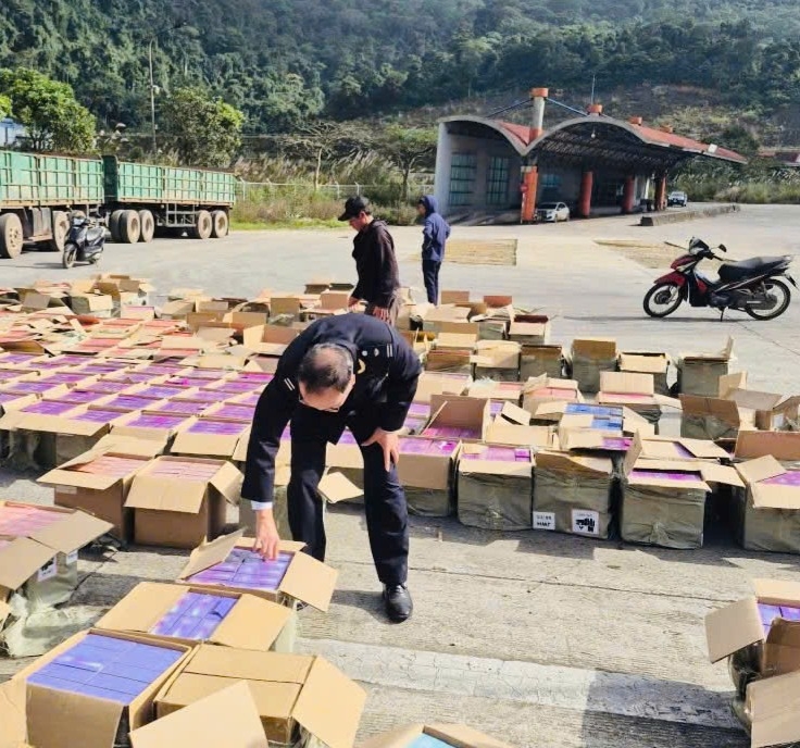 Khởi tố vụ buôn lậu hơn 65.000 thiết bị thuốc lá điện tử