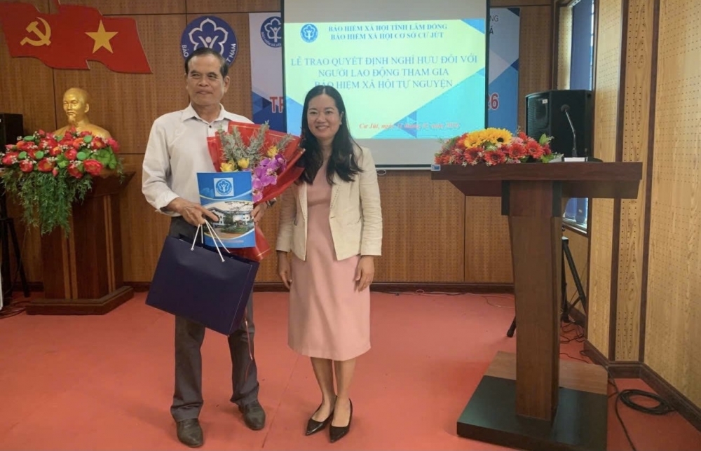 Niềm vui khi nhận tháng lương hưu đầu tiên dịp Tết đến Xuân về