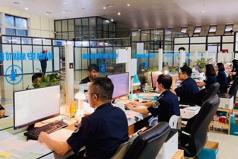 Lạng Sơn: Làm thủ tục thông quan cho hơn 1.400 xe chở hàng trong dịp Tết