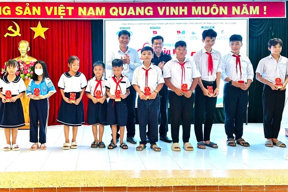 Thanh niên Hải quan khu vực II tham gia chương trình “Nghĩa tình biên giới năm 2026”