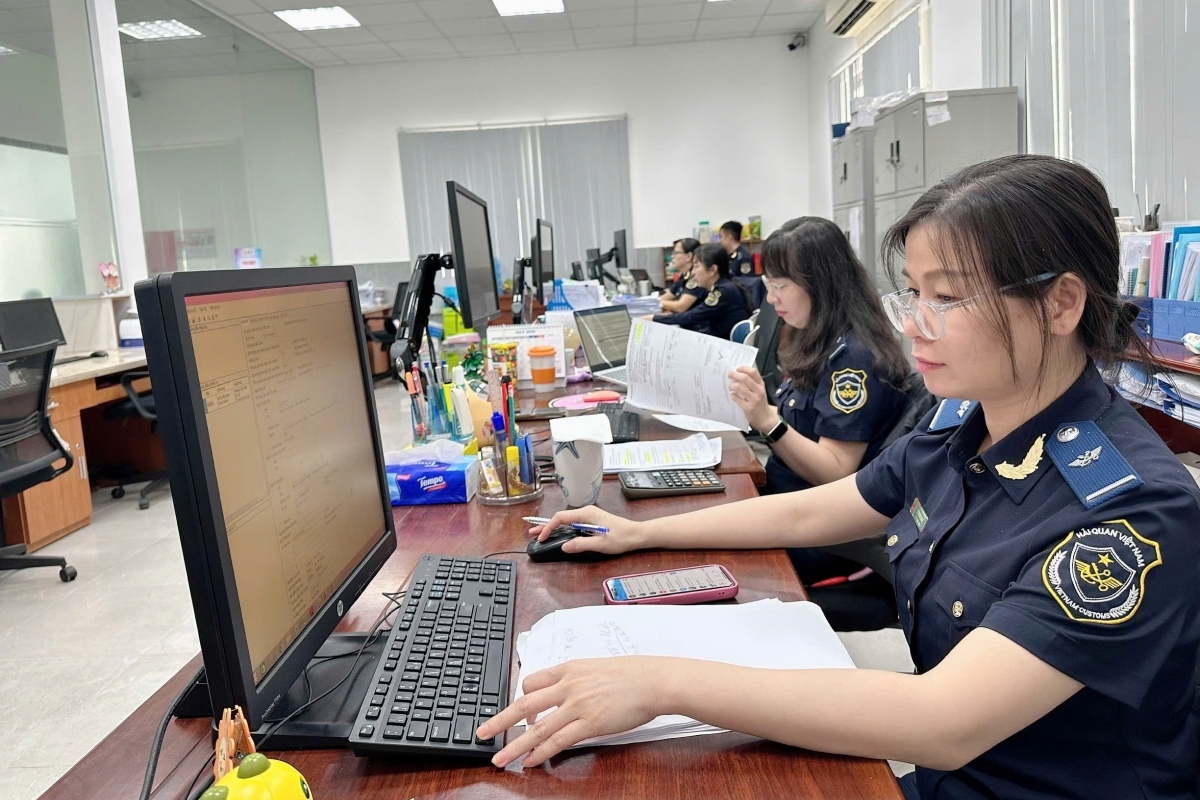 Hải quan khu vực XIX thông quan gần 11,7 triệu USD hàng hóa dịp Tết