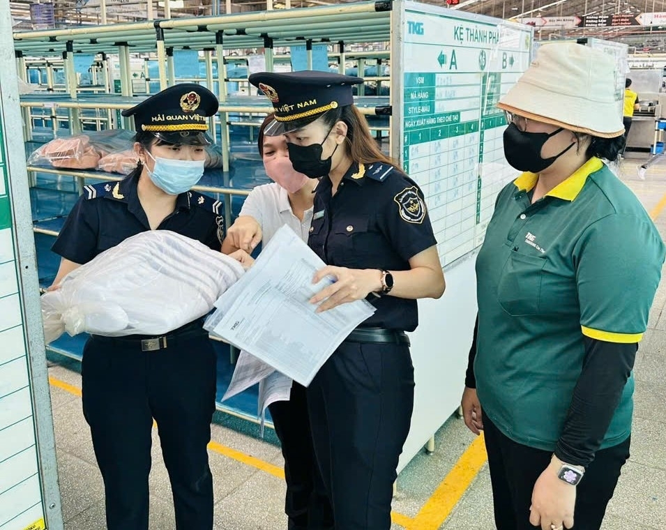 Hải quan khu vực XIX thông quan gần 11,7 triệu USD hàng hóa dịp Tết