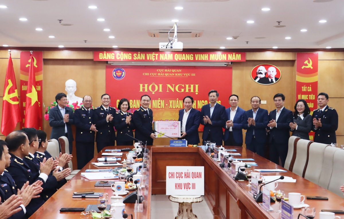 Bí thư Thành ủy Hải Phòng làm việc với Hải quan khu vực III dịp đầu Xuân Bính Ngọ