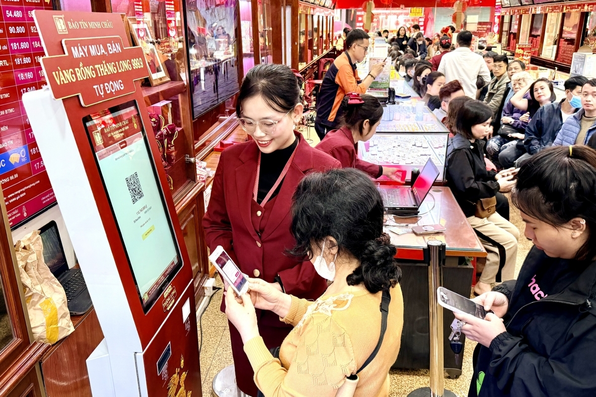 Giá vàng đi ngang, thị trường sớm nhộn nhịp trước ngày vía Thần Tài