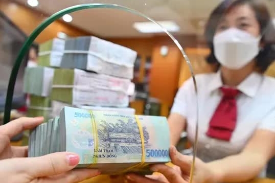 33% người trưởng thành lựa chọn gửi tiền tiết kiệm tại ngân hàng
