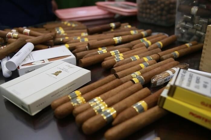Chỉ doanh nghiệp Nhà nước được nhập khẩu thuốc lá điếu, xì gà