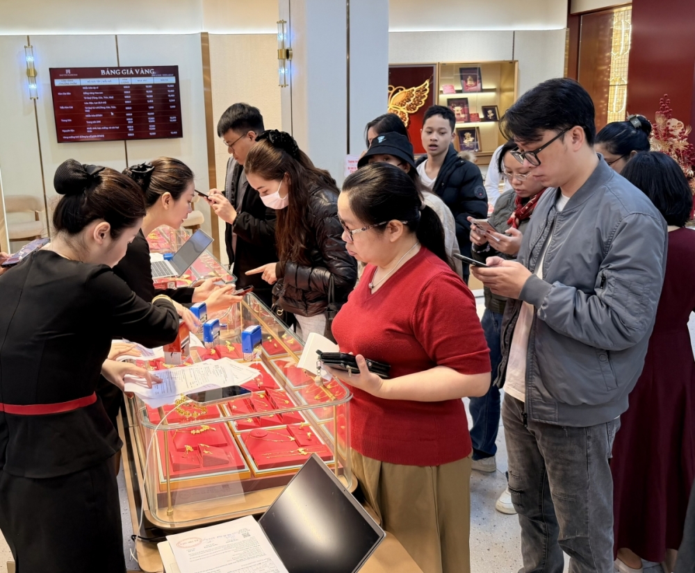 Vàng tăng sát ngày vía Thần Tài, người mua cần tránh chạy theo đám đông Vàng tăng sát ngày vía Thần Tài, người mua cần tránh chạy theo đám đông
