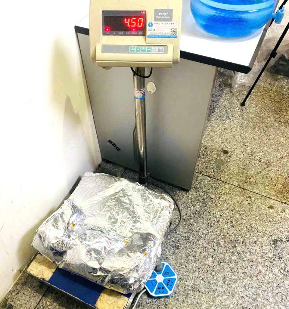 Hải quan bắt giữ nữ hành khách nước ngoài vận chuyển 4,5 kg Cocain