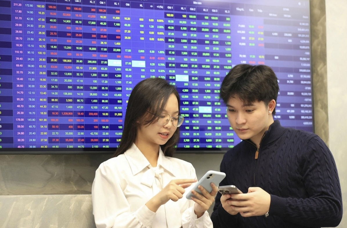 VN-Index vượt ngưỡng kháng cự 1.800 điểm, hướng tới vùng thử thách 1.900–1.920 điểm