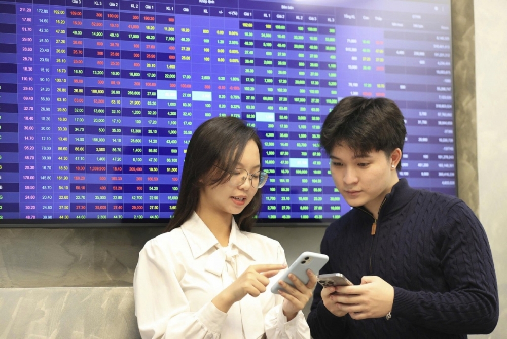 VN-Index vượt ngưỡng kháng cự 1.800 điểm, hướng tới vùng thử thách 1.900–1.920 điểm VN-Index vượt ngưỡng kháng cự 1.800 điểm, hướng tới vùng thử thách 1.900–1.920 điểm