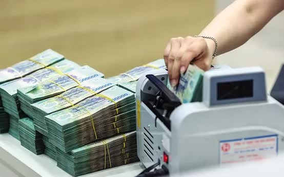 Dòng tiền tuần qua: Lãi suất neo cao, vốn ngân hàng tìm thêm động lực mới