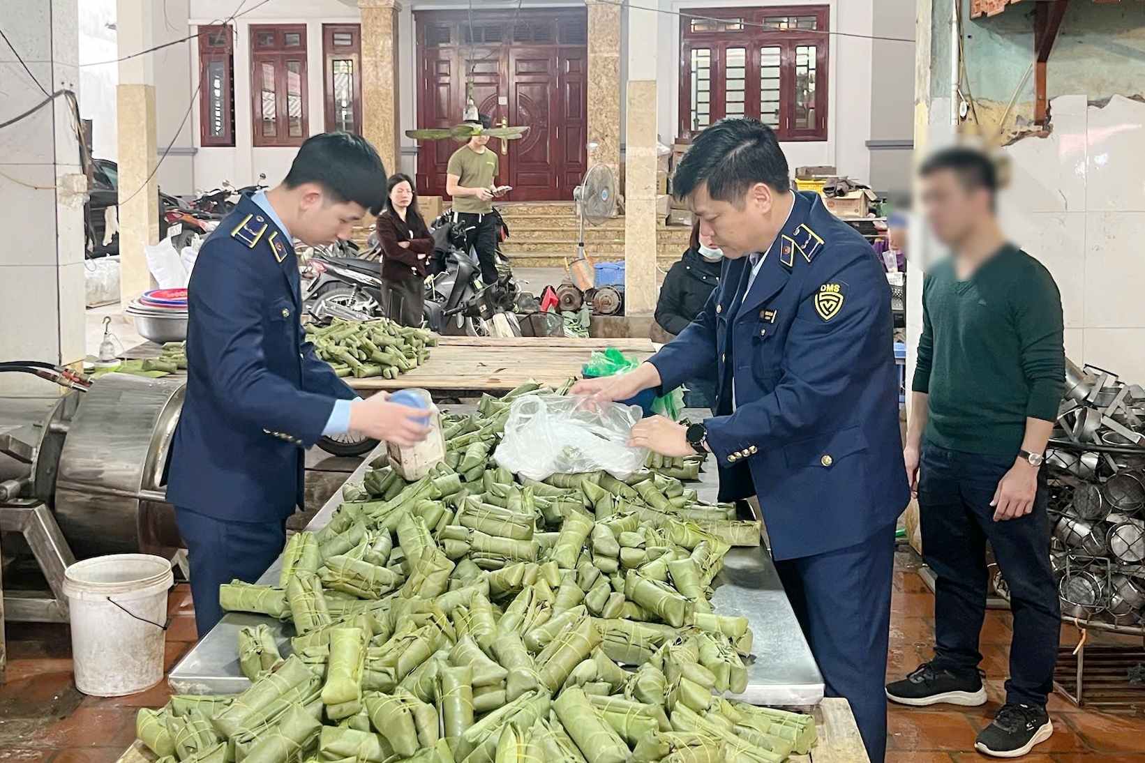 Khởi tố chủ cơ sở, thu giữ hơn 1,2 tấn thực phẩm chứa hàn the