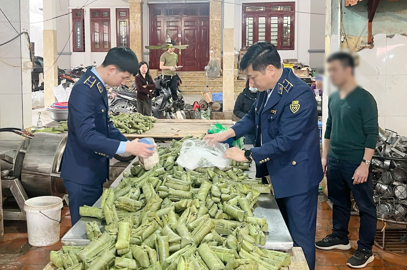 Sửa Luật An toàn thực phẩm: Tăng hậu kiểm, kiểm soát thực phẩm giả