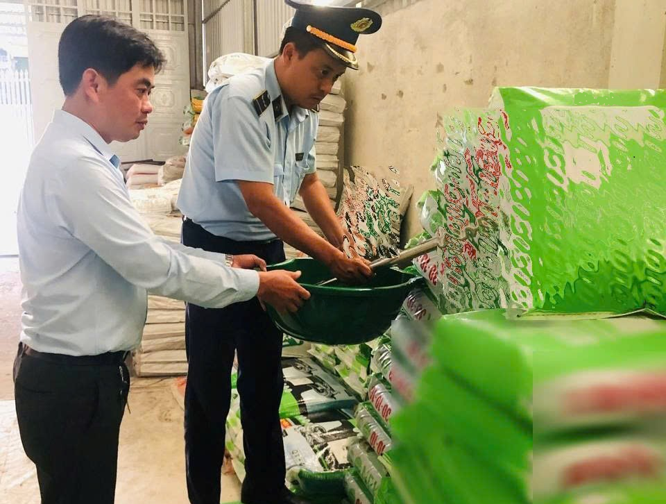 Đồng Tháp: Phạt hơn 180 triệu đồng 3 hộ kinh doanh phân bón vi phạm