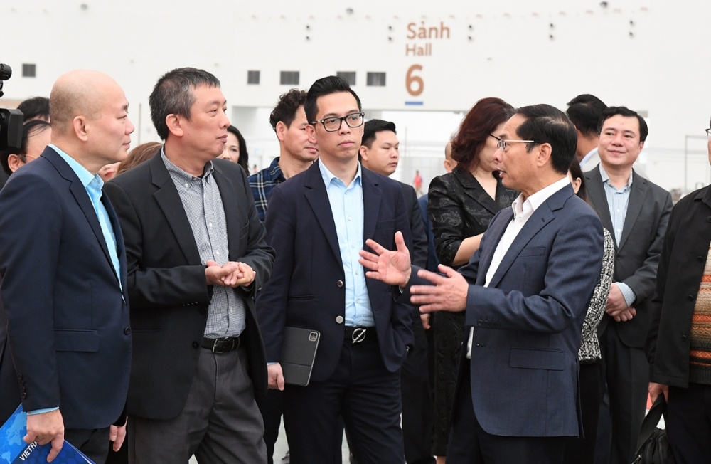 Phó Thủ tướng Bùi Thanh Sơn kiểm tra công tác chuẩn bị Hội chợ Mùa Xuân 2026 Phó Thủ tướng Bùi Thanh Sơn kiểm tra công tác chuẩn bị Hội chợ Mùa Xuân 2026