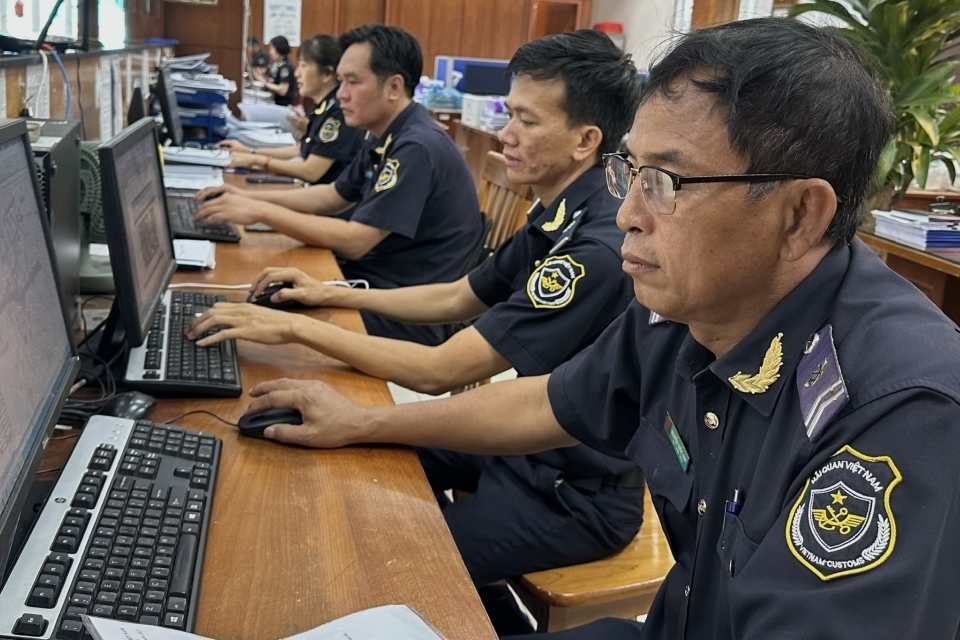 Công khai doanh nghiệp nợ thuế, Hải quan khu vực II tăng tốc thu hồi nợ