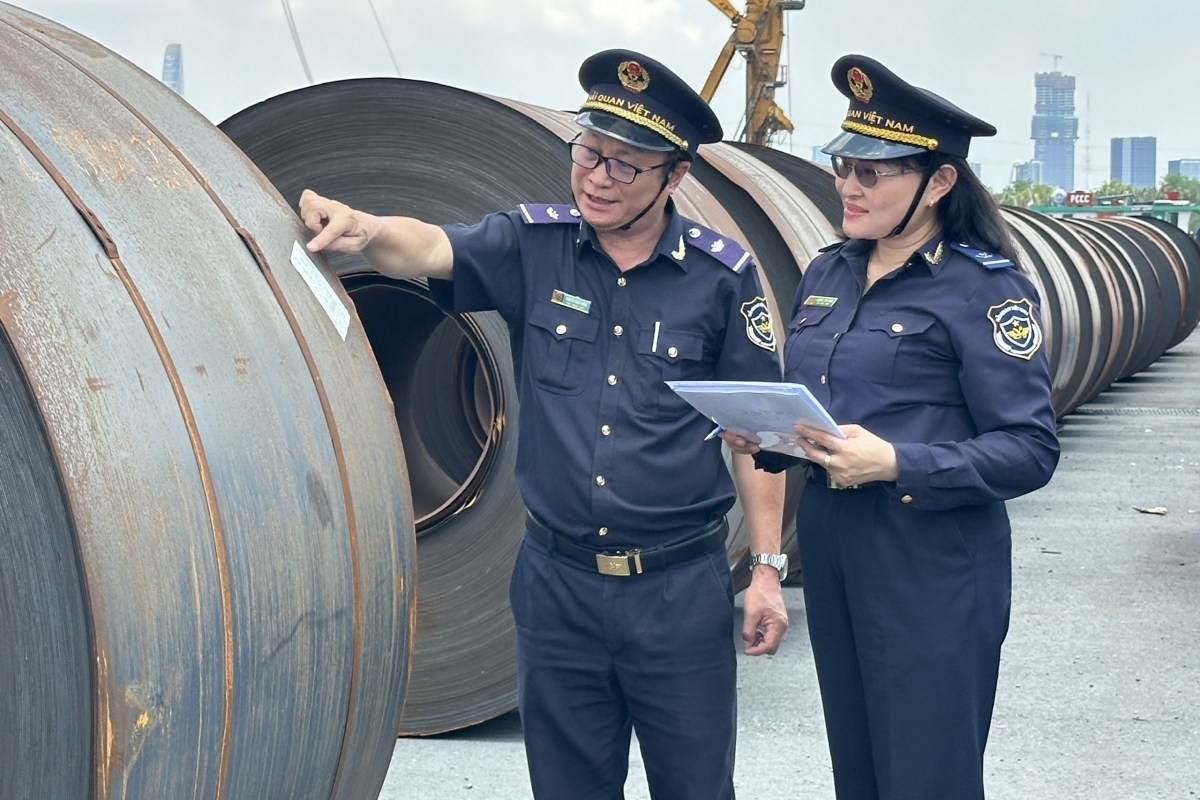 Hải quan cảng Sài Gòn khu vực 3 giải đáp vướng mắc cho doanh nghiệp nhập khẩu thép