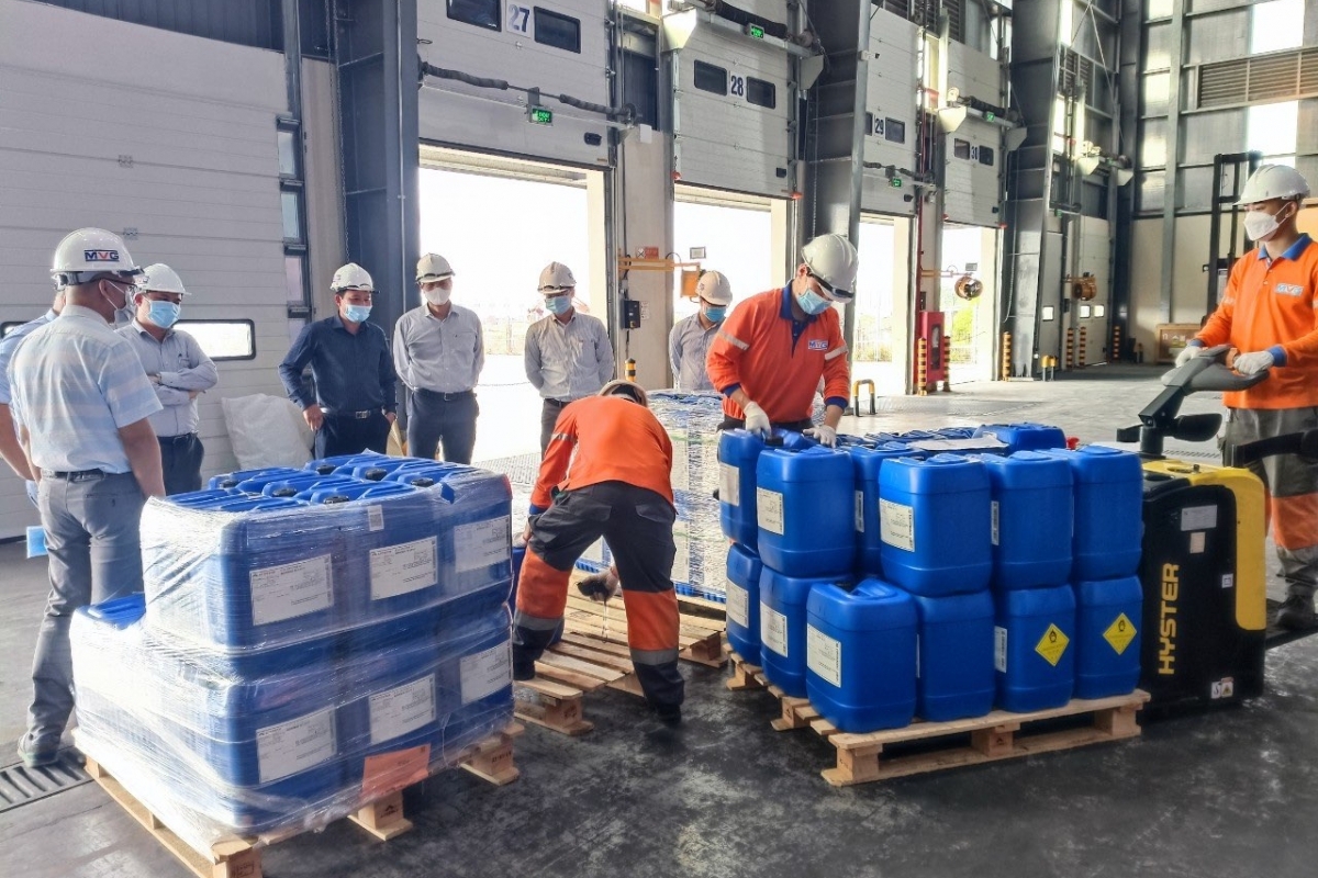 Thực hiện thủ tục hải quan đối với hóa chất xuất nhập khẩu trên cơ sở nội dung khai báo của doanh nghiệp