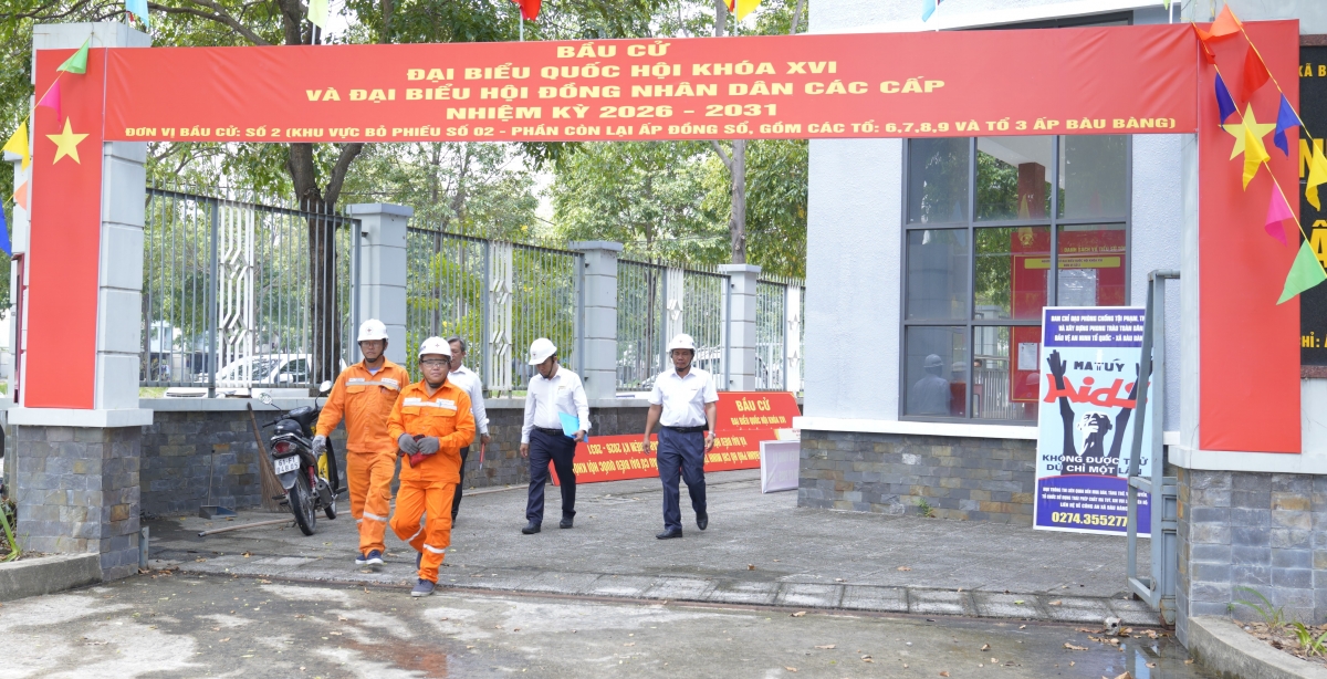 Sẵn sàng đảm bảo cung cấp điện cho ngày hội lớn của toàn dân Sẵn sàng đảm bảo cung cấp điện cho ngày hội lớn của toàn dân