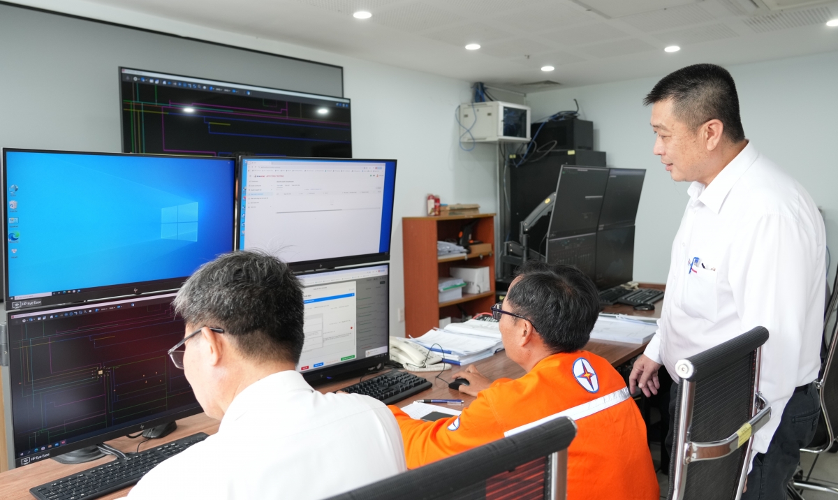 Sẵn sàng đảm bảo cung cấp điện cho ngày hội lớn của toàn dân Sẵn sàng đảm bảo cung cấp điện cho ngày hội lớn của toàn dân