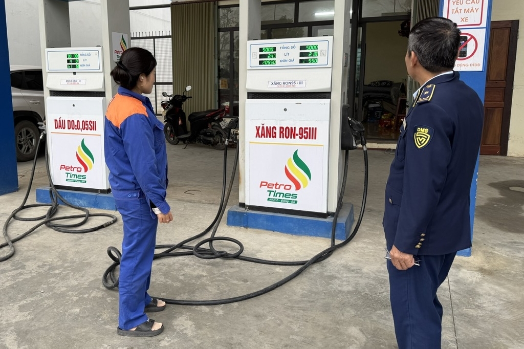 Kịp thời phát hiện, ngăn chặn kinh doanh xăng, dầu nhập lậu và không rõ nguồn gốc