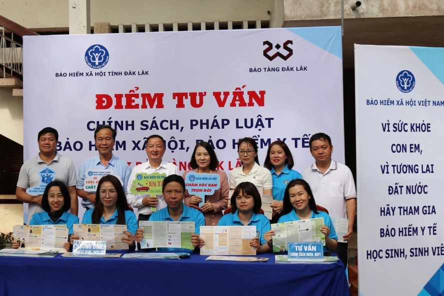 Đến "Phiên chợ trên Cao nguyên" nghe tư vấn chính sách bảo hiểm xã hội, bảo hiểm y tế
