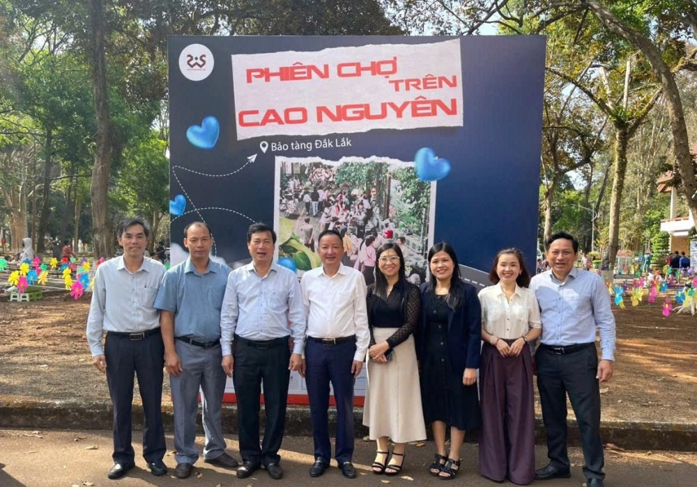 Đến 